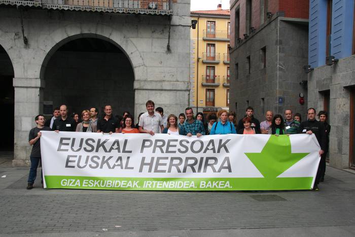 Euskal presoen eskubideen aldeko konpromisoa indartu du EH Bilduk
