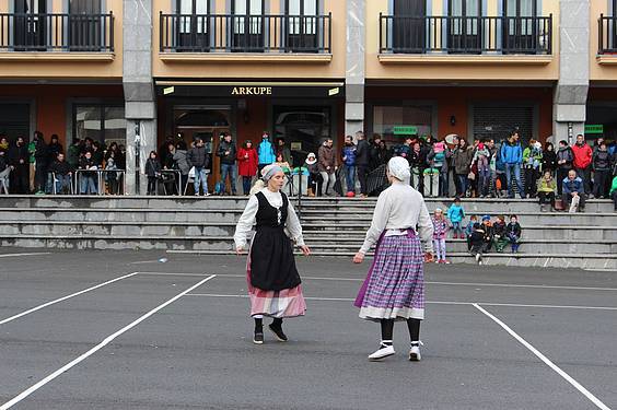 dantza soka eguna 20152 13 1423326176725