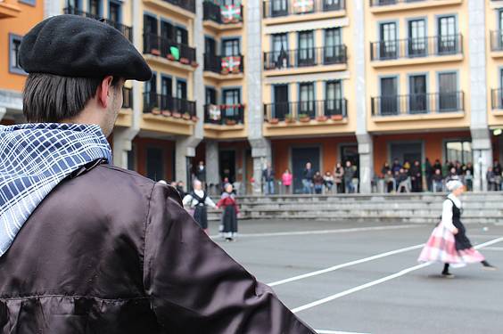 dantza soka eguna 20152 14 1423326177318