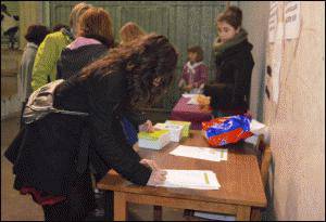 100 sinaduratik gora, Bidegoiango Correosen alde