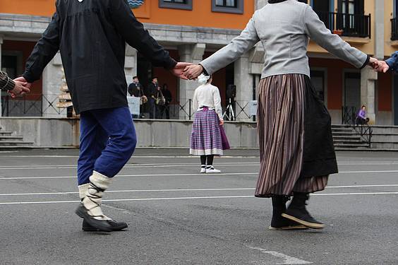 dantza soka eguna 20152 19 1423326180408