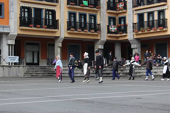 dantza soka eguna 20152 20 1423326180858