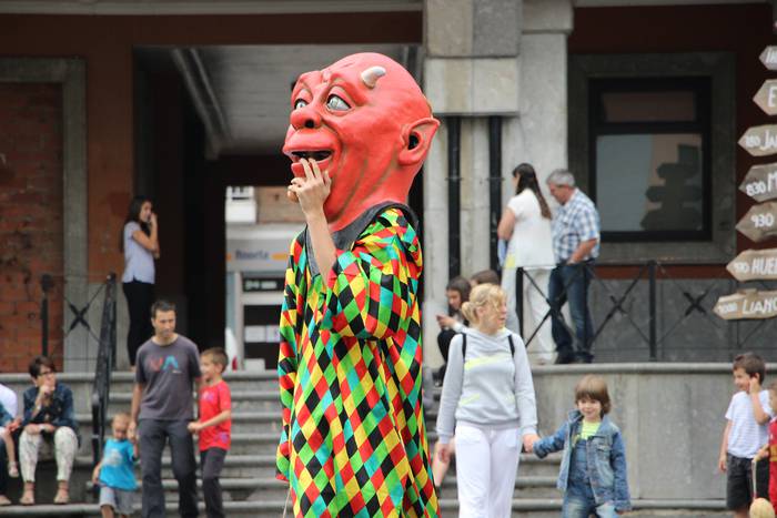 Buruhandiekin eta erraldoiekin aztoratuta 37 1433697776747