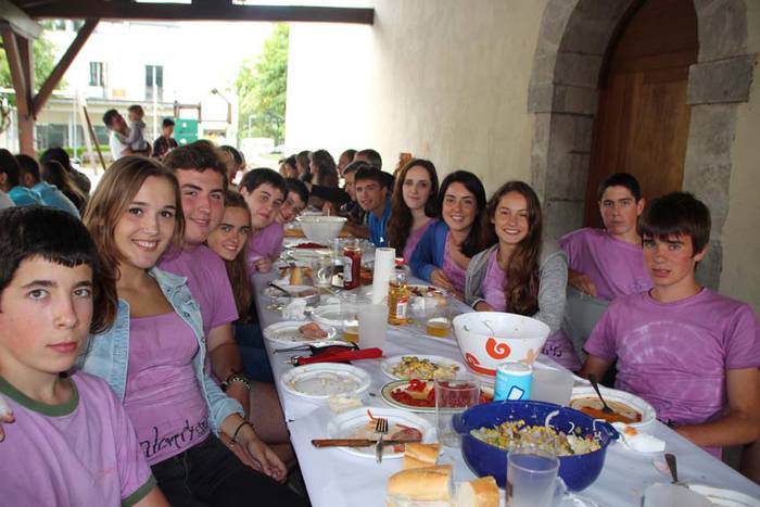 Kuadrila eguna ikaztegietan 16 1439056356726