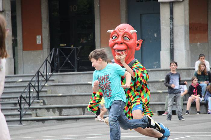 Buruhandiekin eta erraldoiekin aztoratuta 38 1433697782738