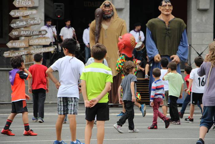 Buruhandiekin eta erraldoiekin aztoratuta 39 1433697788983