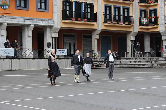 dantza soka eguna 20152 24 1423326183746