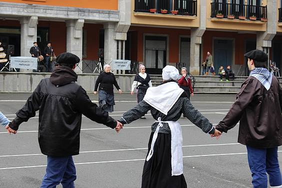 dantza soka eguna 20152 28 1423326185851