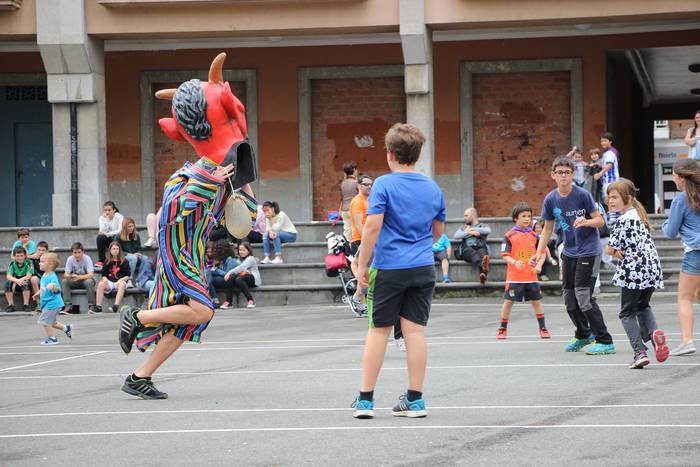 Buruhandiekin eta erraldoiekin aztoratuta 44 1433697819782