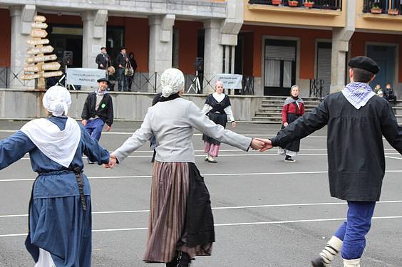 dantza soka eguna 20152 30 1423326186746