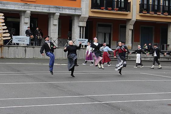 dantza soka eguna 20152 33 1423326188077