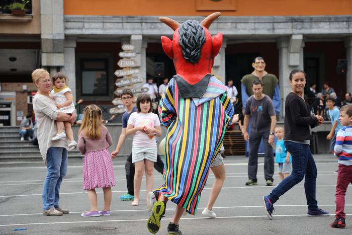 Buruhandiekin eta erraldoiekin aztoratuta 47 1433697838538