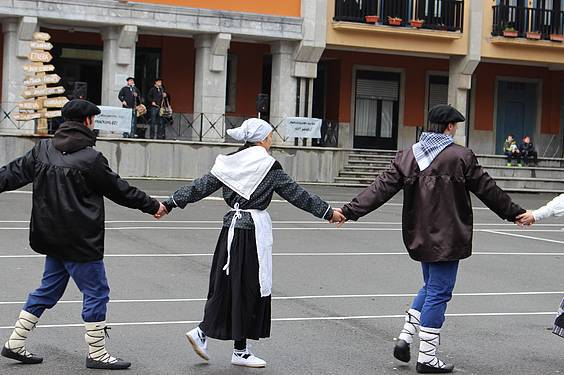 dantza soka eguna 20152 36 1423326189450