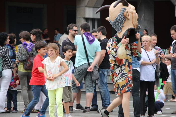 Buruhandiekin eta erraldoiekin aztoratuta 50 1433697857419