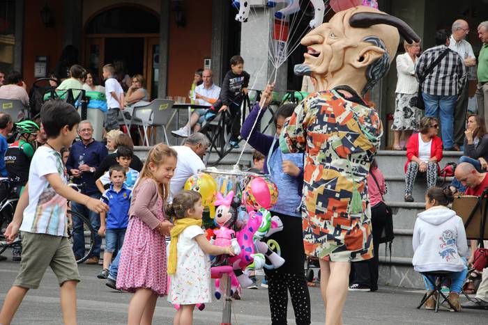 Buruhandiekin eta erraldoiekin aztoratuta 51 1433697863979