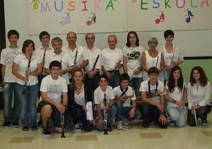 Ikasleek osatzen duten haizezko instrumentuen taldeen kontzertua, bihar, musika eskolan