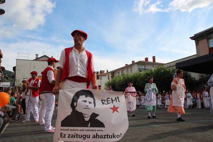 Inude eta artzaien konpartsa 2015 23 1438007561300