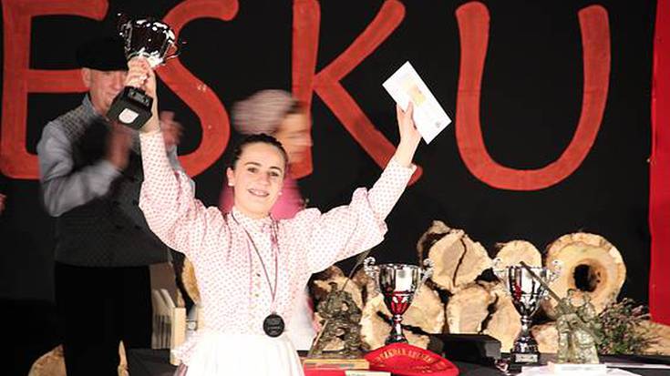 Ane Urruzola, txapeldunorde Euskadiko VIII. Soinu Zaharren lehian