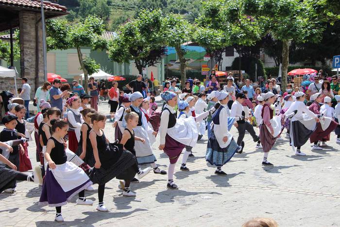 Eguzkipean dantzan 19 1434290283106