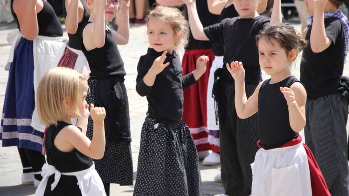 Eguzkipean dantzan 32 1434290343779