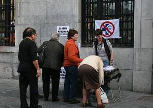 Osasun publikoaren alde sinadurak biltzen aritu dira