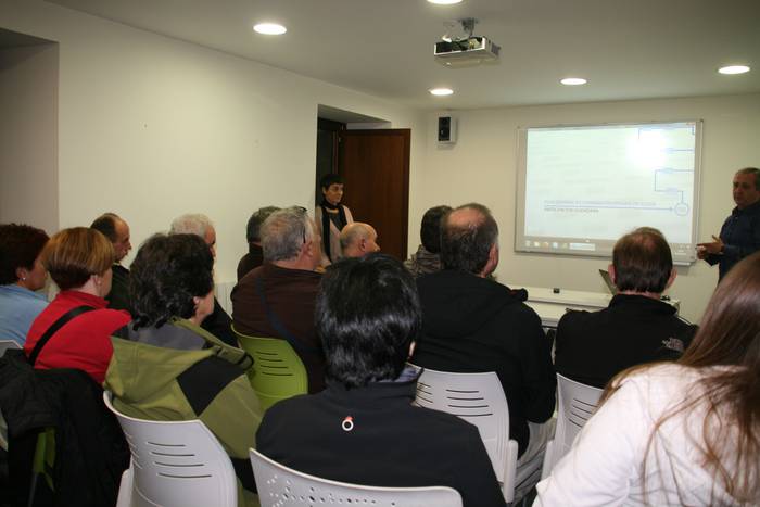 Baserriak etxebizitzetarako egokitzeko erraztasunak nahi dituzte alkizarrek