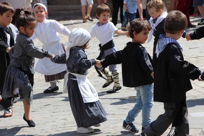 Eguzkipean dantzan 46 1434290409525