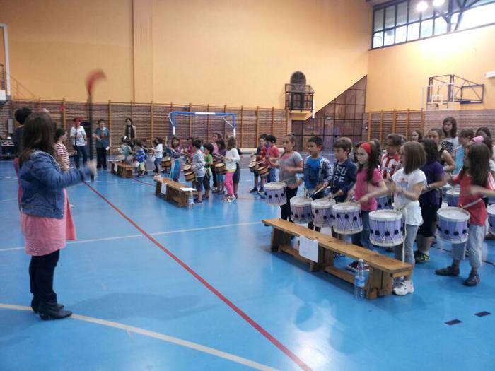 Hasi dira San Bartolome jaietako danborradaren entseguekin