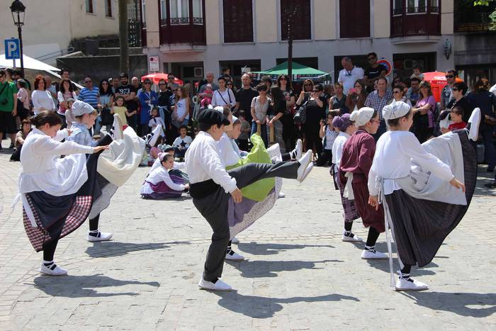 Eguzkipean dantzan 48 1434290419159