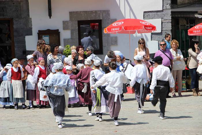 Eguzkipean dantzan 50 1434290430248