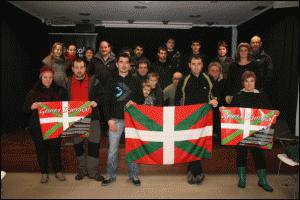 Espainiako bandera jartzearen aurka, herri ekimena