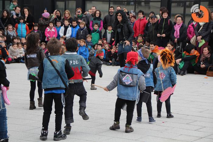 Eskolak argazki galeria 2 2 1423852913537