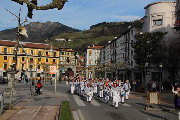 ostegun gizen 2015 zezenak 1 6 1423763381891