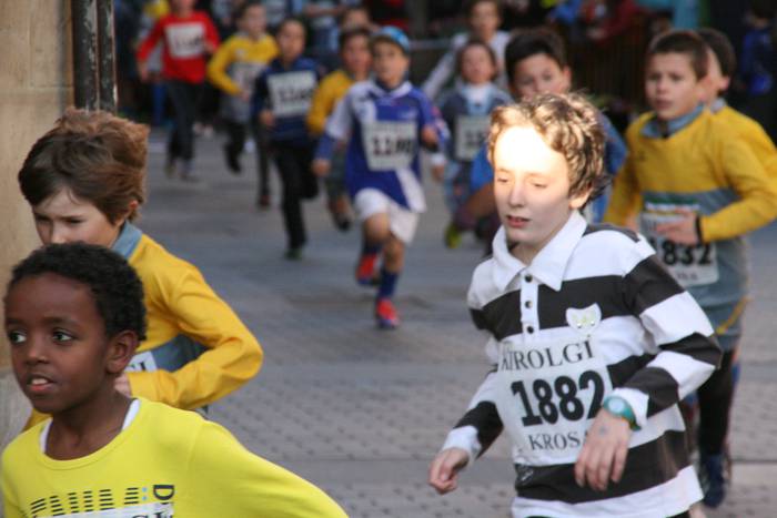 Tolosako gaztetxoek gogotsu egin dute korri