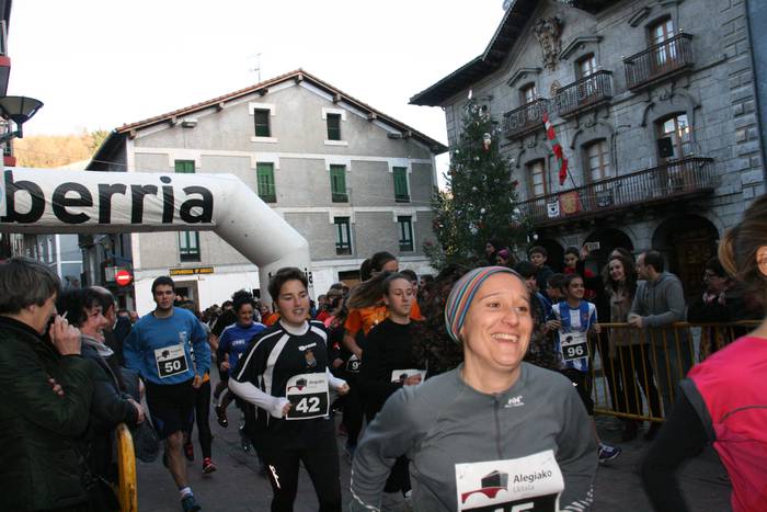 Alegiako krosaren hasiera herriko plazan