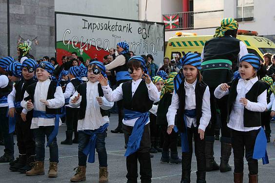 Eskolak, Ostegun Gizena, Inauteriak 2015 37 1423757582666