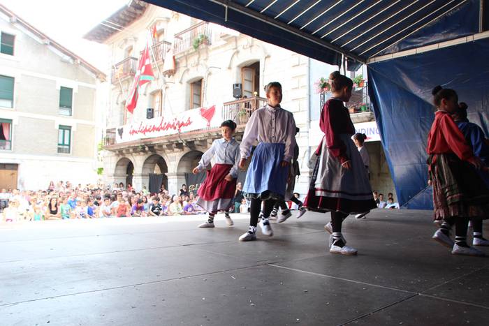 Alegiako Karmen jaiak Sutarri emanaldia 8 1437063380363