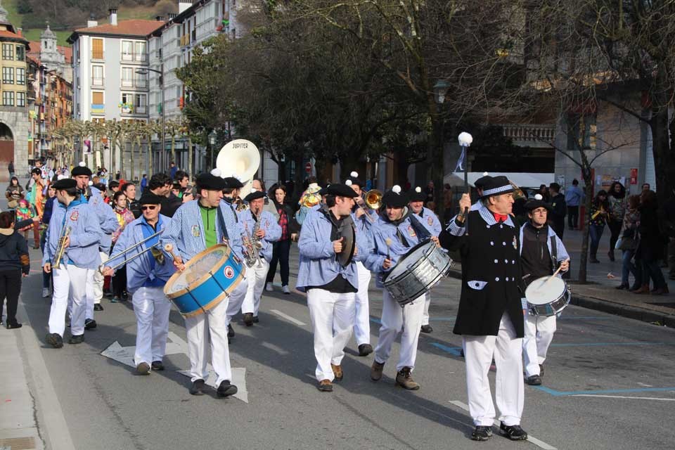 Ostegun Gizena, bakarra