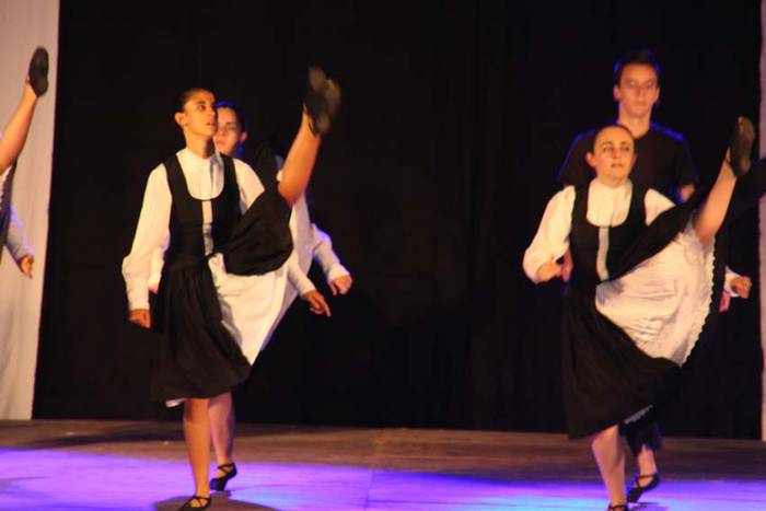 Alurr dantza taldea Berastegin 2 1439284120070