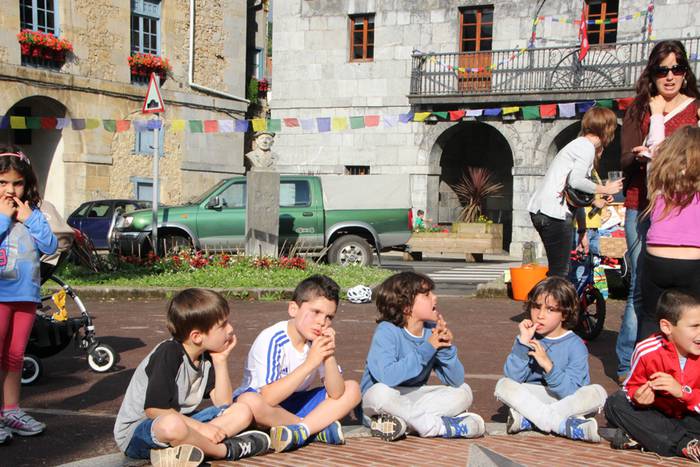 Asteasu ere nepaldarren alde 4 1434800928970