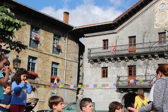 Asteasu ere nepaldarren alde 5 1434800930419