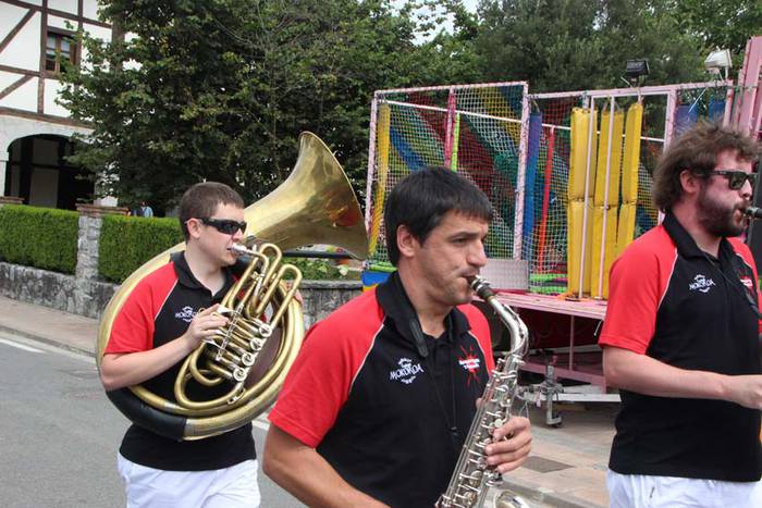 Parrandan bezain ondo moldatzen dira sukaldean 18 1438431485064