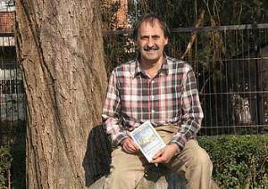 Joxemari Iturralde: "Idazteko modua, teknika, estiloa,... Dena aldatzen da gazte literatura egiterakoan"