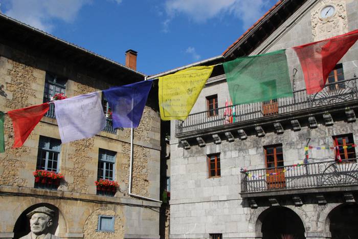 Asteasu ere nepaldarren alde 10 1434800937777