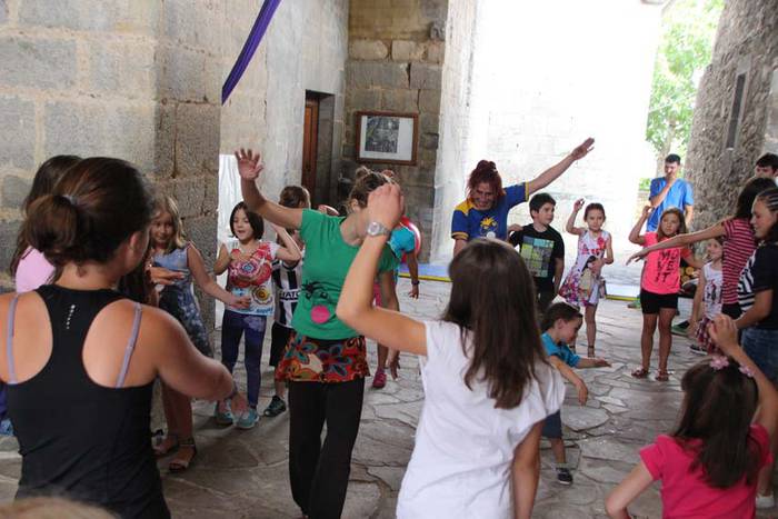 Umeak trapezisten modura ibili dira Larraulen 2 1438441174942