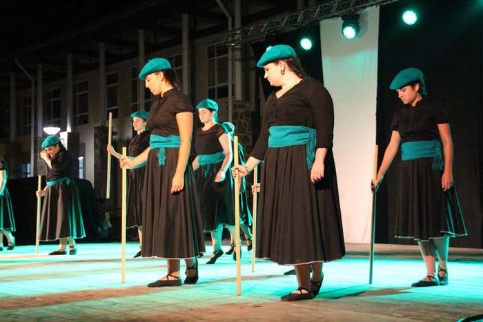 Alurr dantza taldea Berastegin 12 1439284123457