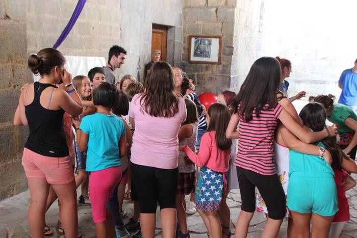 Umeak trapezisten modura ibili dira Larraulen 6 1438441176162