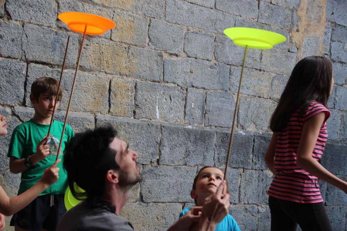 Umeak trapezisten modura ibili dira Larraulen 10 1438441177414