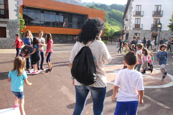 Asteasu ere nepaldarren alde 16 1434800944933