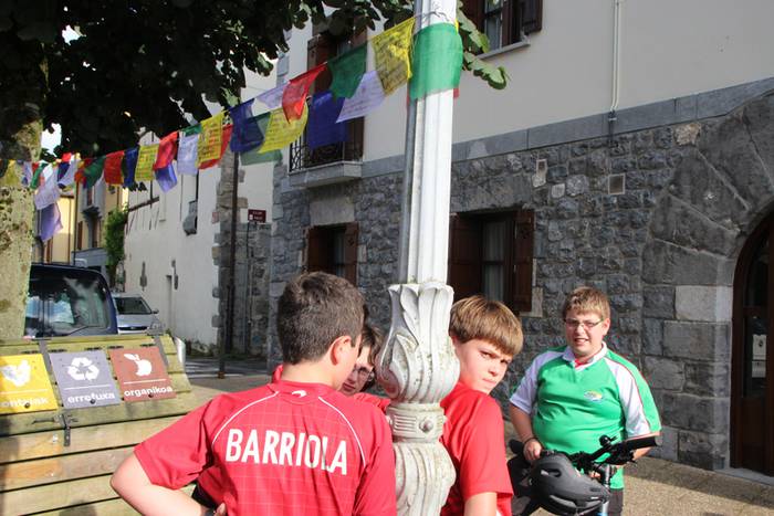 Asteasu ere nepaldarren alde 17 1434800946038